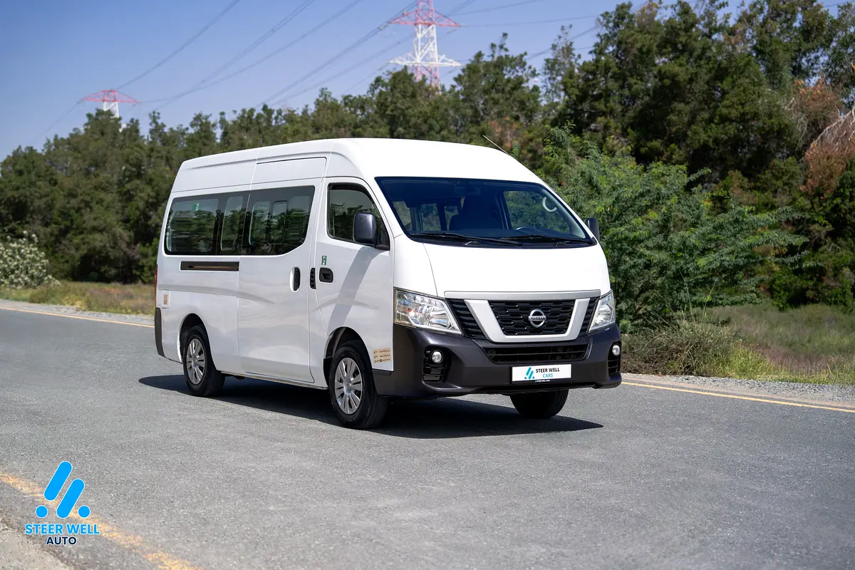 Nissan Urvan 2021 — photo 1 of 19
