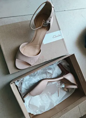 (BRAND NEW)Clarks nude heel sandals-UK5W