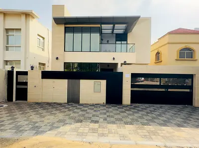 🏠 فيلا للبيع في منطقة الروضة 1، عجمان - 5 غرف نوم رئيسية، 2 غرفة معيشة، مجلس، غرفة للخادمة، موقع مميز