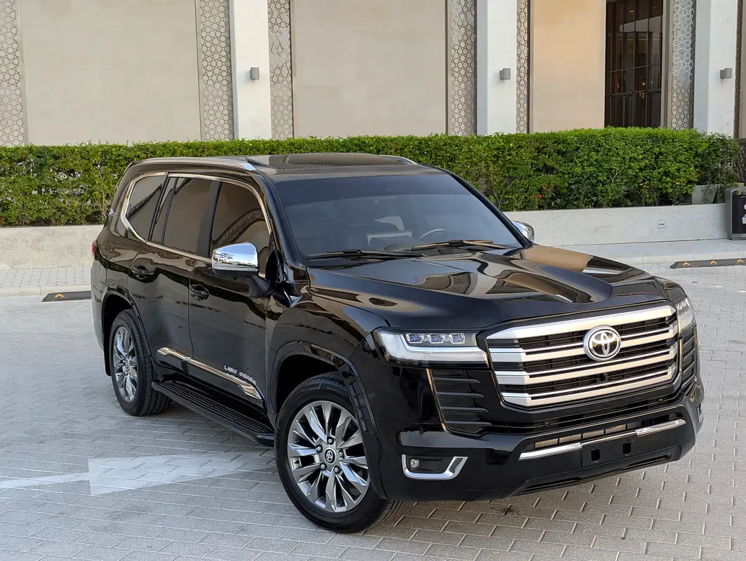 Toyota Land Cruiser 2017 — photo 1 of 20