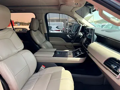 صورة 11 لـ 2022 Lincoln NAVIGATOR