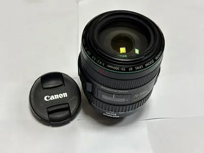 Canon EF 70-300mm f/4-5.6 Zoom Lens (Image Stabilizer) with Front Cap