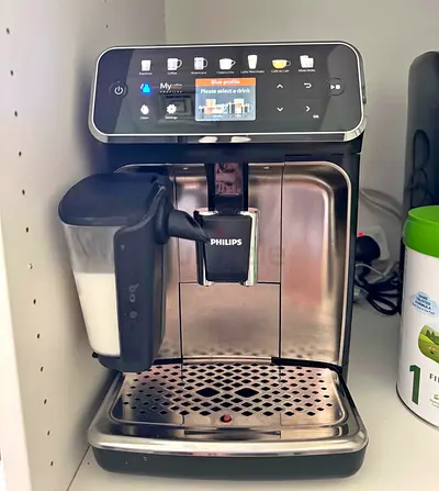 Philips Fully Automatic Espresso Machine with Milk Frother - Good Condition