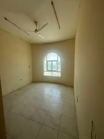 استوديو للإيجار في الجرف 3 | مساحة واسعة وتشطيب ممتاز | بسعر 16,000 درهم سنوياً | 4 دفعات مريحة | موقع مميز قريب من جميع الخدمات | التأمين شيك