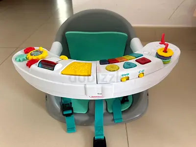 Baby activity seat with detachable play tray and musical toys