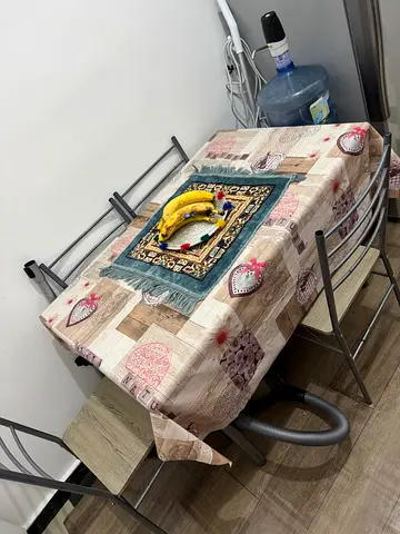 Dinnig table