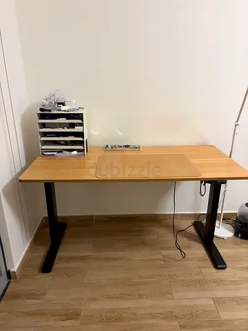 Smart desk (adjustable table)