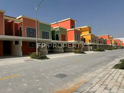 Luxury 4BR + Maid | single row | Lagoon Facing