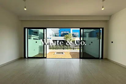 Single Row | Unfurnished | Resort-Style