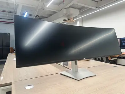 Dell Flat Monitor 49 Inches