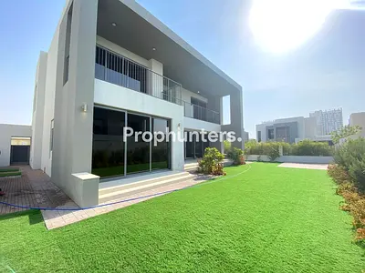 Beautiful Landscaped Garden |Stand Alone |End Unit
