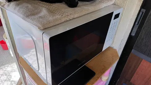 Hicence countertop microwave - good working condition