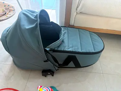 Portable baby carrycot / bassinet - gently used for 3 month , price 300 Aed