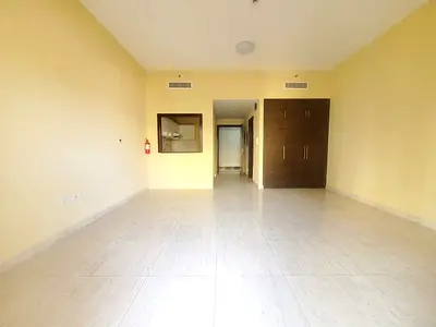 Large layout| ready to move in| Good location