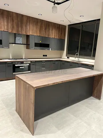 Modern L-shaped Kitchen with Central Island - Fully Installed Units