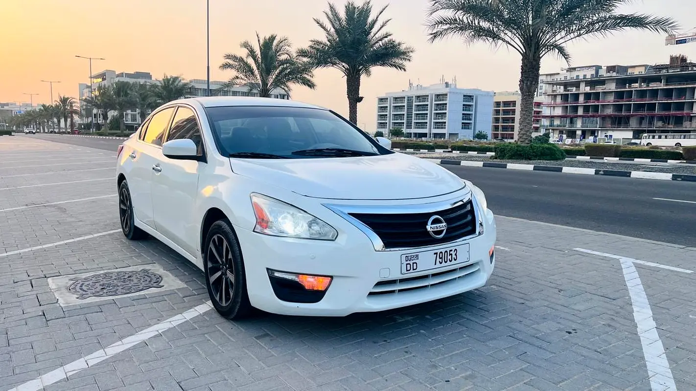 Nissan Altima 2016 — photo 1 of 6