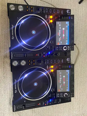 Pioneer CDJ 2000 nexus nxs2 pair DJ Player