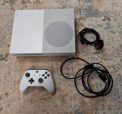 White Xbox One S console with controller and cables - Good condition