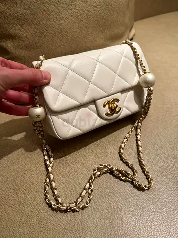 Chanel White Quilted Chain Shoulder Bag with Gold CC Turnlock