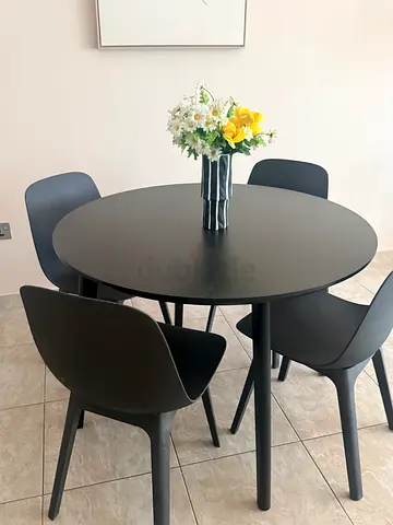 Round table with 4 chairs