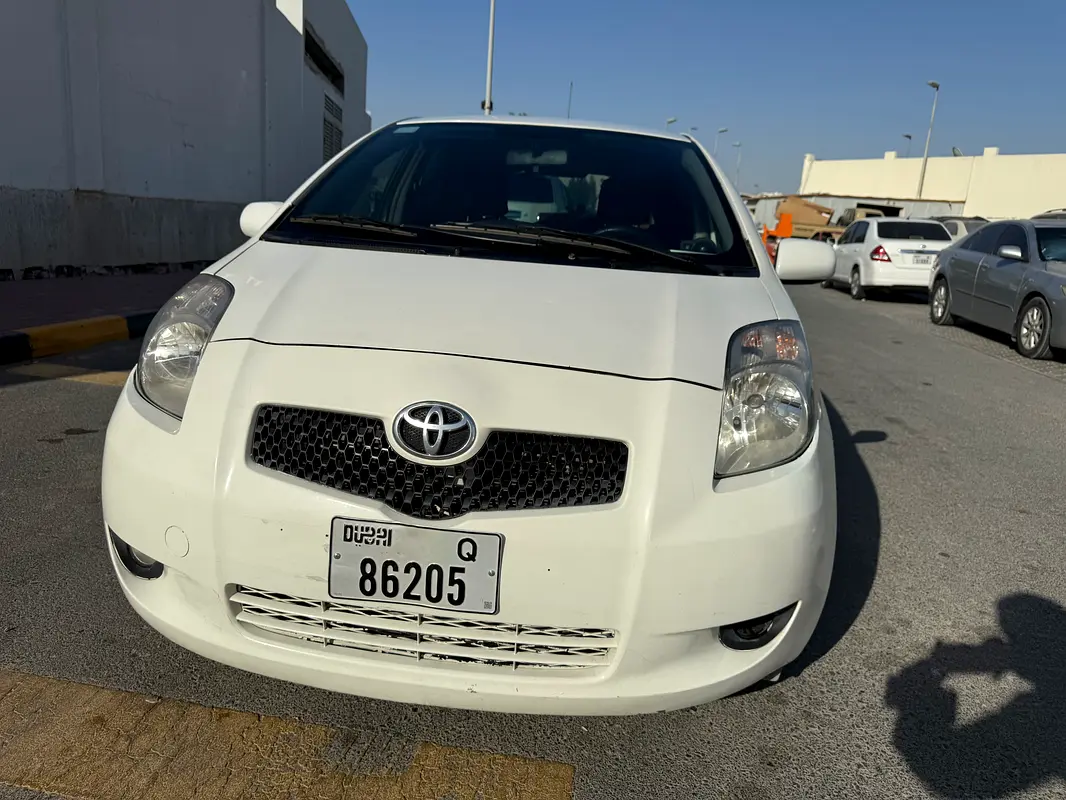 Toyota Yaris 2008 — photo 1 of 19