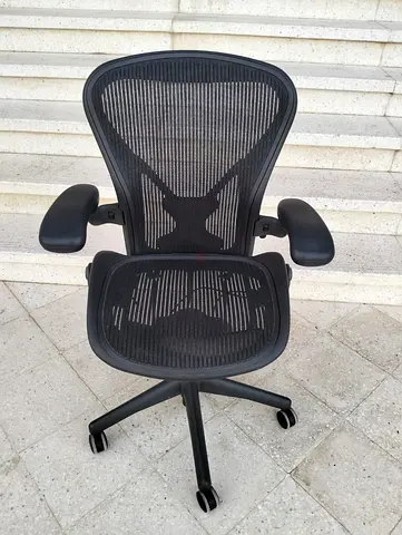 Selling herman miller Aeron chair .good condition only little use