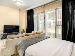 Steps to the Park | Fully Furnished | Vacant Now