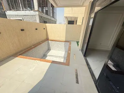 للبيع فيلا في الحليو 2 عجمان 4 غرف نوم ماستر وصالة وصالتين وغرفة خادمة وحوض سباحة.