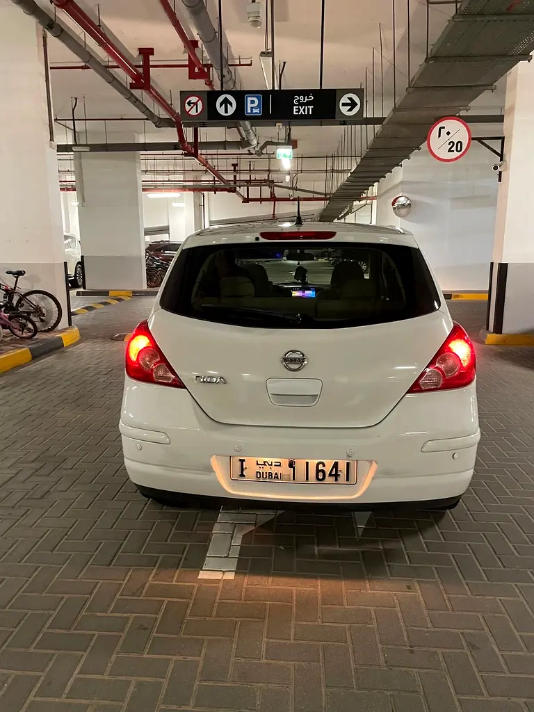 Nissan Tiida 2013 — photo 1 of 6
