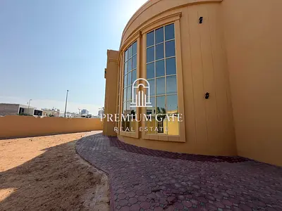 Beautiful 5BR | Majlis | 2 x Kitchen | Maids