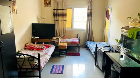 STUDIO FLAT EXECUTIVE BACHELOR BED SPACE ALL INCLUDE 800 (INDIANS)FREE PARKING