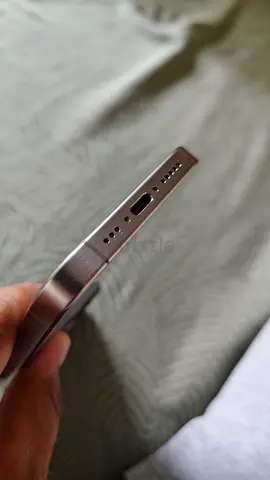 iPhone 15pro 256GB . Natural titinium with box GOOD condition battery health 78% (100% original)