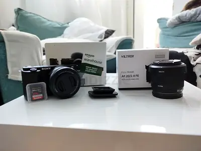 Ultimate 4K Vlogging Kit: Sony ZV-E10 + Viltrox lens + 256GB High-Speed SD
