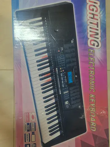 Multi effects musical keyboard in good condition