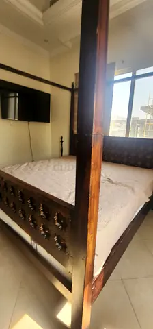 Solid wood antique Bedroom set superking bed with matching sides