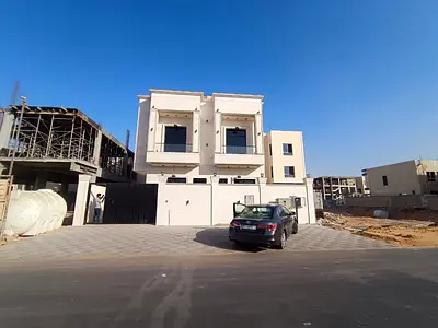 للايجار فيلا بالحليو 2 جاهزة كهرباء وماء تكييف مركزي جاهز خزائن بالحائط مساحات واسعة 6 غرف ماستر ومجلس وصالة وبلكونين