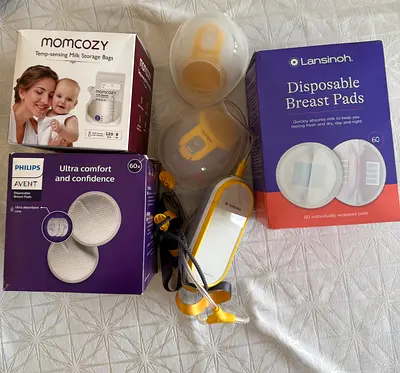 Breast Pump Medela Freestyle + free pads and milk storage bags