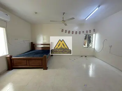 فرصة مميزة للإيجار السنوي في منطقة النخيل 1 بعجمان، استوديو بمساحة ضخمة وموقع راقٍ جداً على الكورنيش، مناسب للأفراد الباحثين عن سكن اقتصادي بإطلالة وم