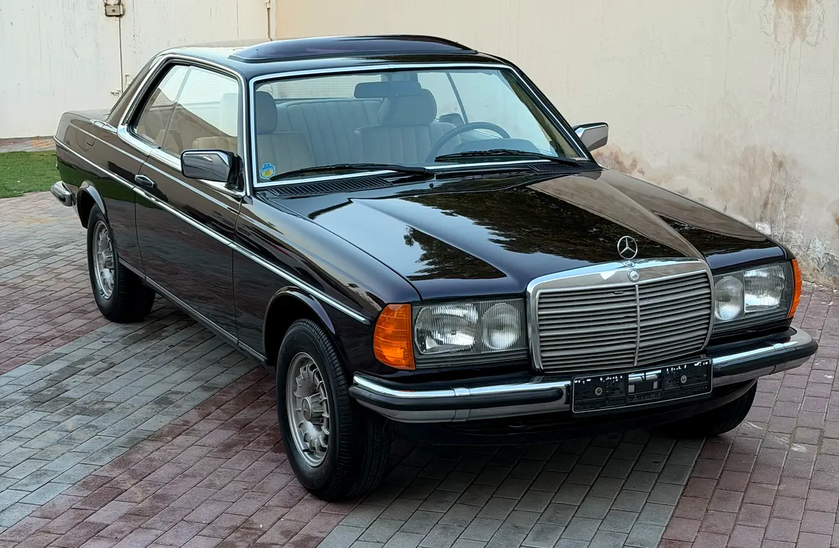 Mercedes-Benz E-Class 1985 — photo 1 of 11