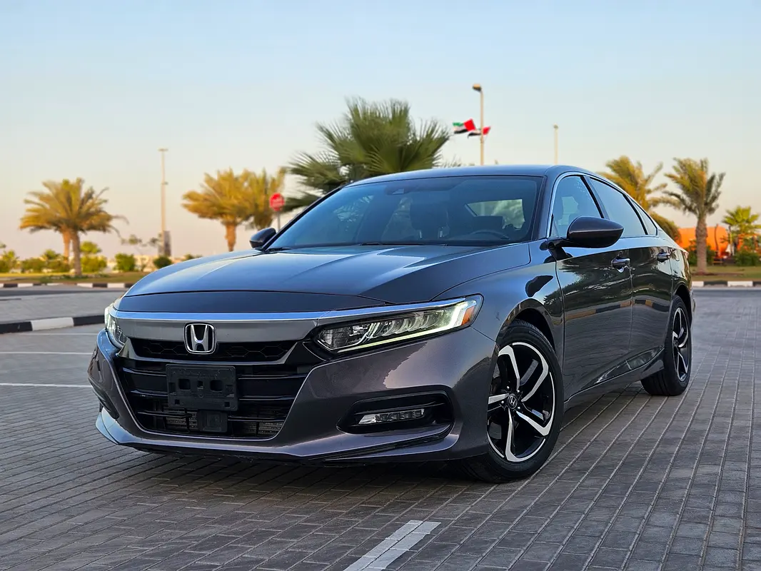 Honda Accord 2020 — photo 1 of 18