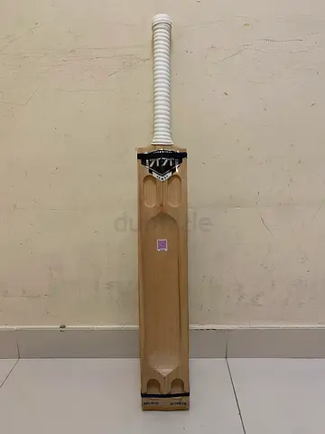 One month old 7T7T cricket bat sale