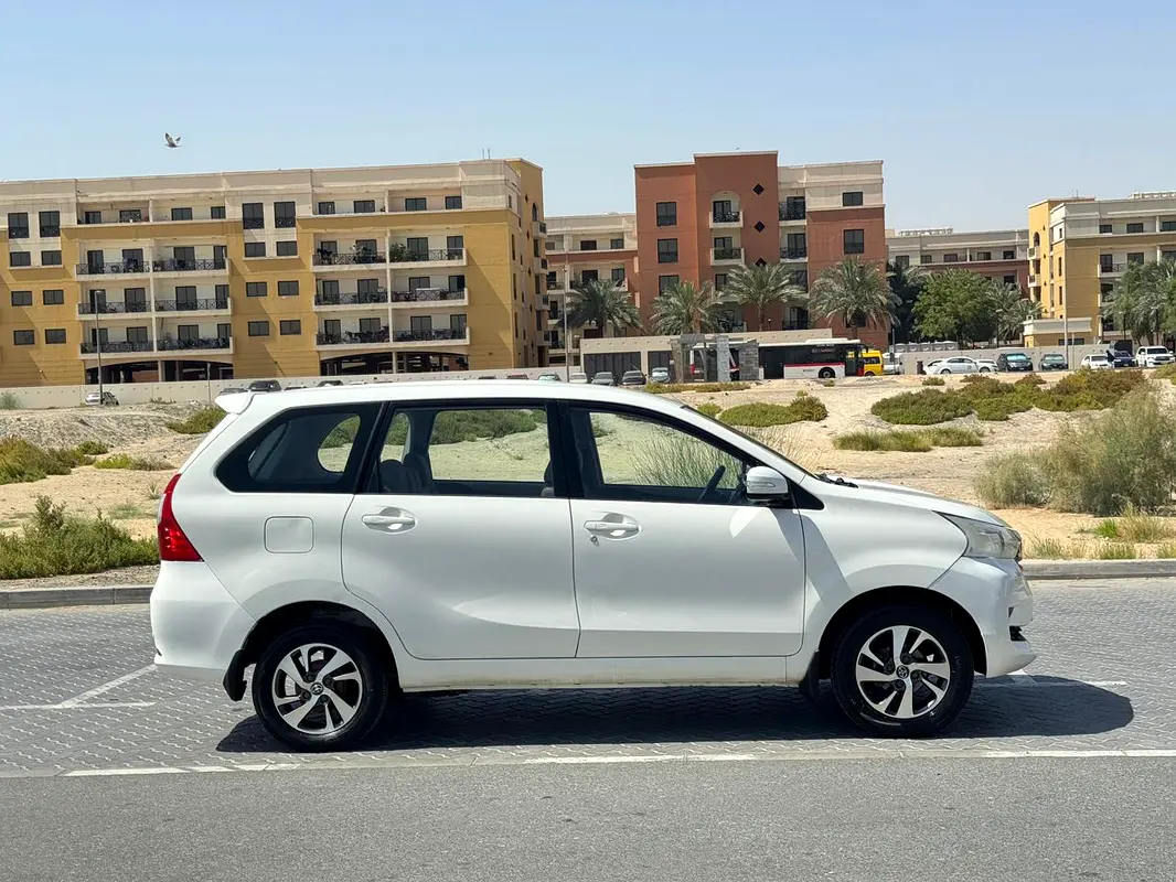 Toyota Avanza 2017 — photo 1 of 14