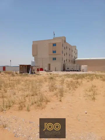 حوطة صناعية للإيجار بمساحة ضخمة وشبرات متعددة تمنح أعمالك مرونة تشغيل ومساحة نمو استثنائية