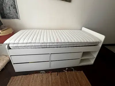 White Daybed with Storage Drawers and Shelves — Single