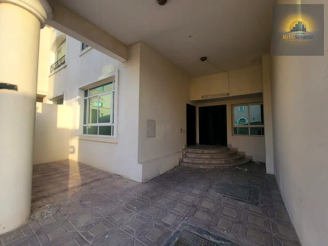AMAZING 5BR+MAIDROOM+WITH PRIVATE PARKING ! VACANT