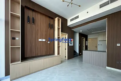 Spacious Unit | Ground Floor | Ready to Move In