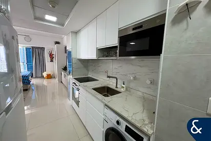 Studio | Lake View | Vacant | Close to Metro