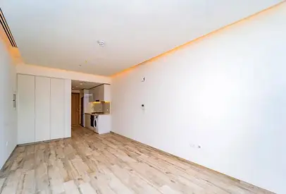 Modern Canal-View Studio | Spacious Layout
