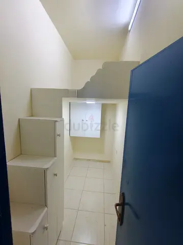 Partation room available bur dubai
