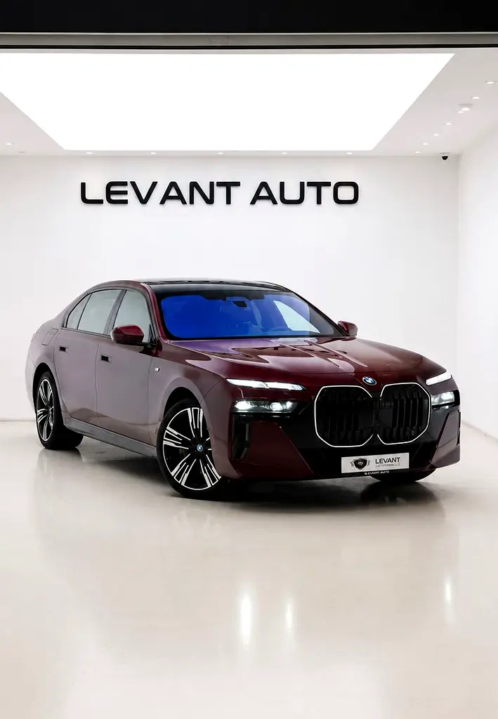 BMW 7-Series 2026 — photo 1 of 18